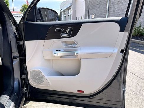 Used 2026 Mercedes-Benz GLB 250 4MATIC image 19