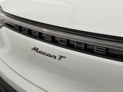 Certified 2025 Porsche Macan image 25