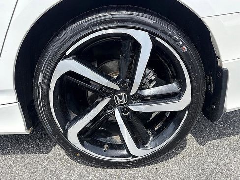 Used 2018 Honda Accord Sport image 6