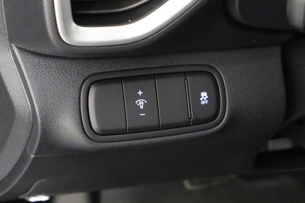 Used 2025 Hyundai Venue SEL FWD image 22
