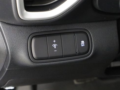 Used 2025 Hyundai Venue SEL FWD image 22