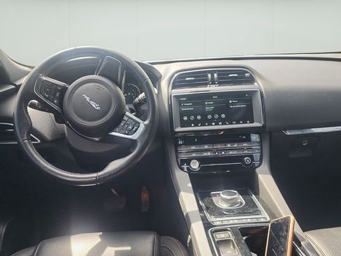 Used 2018 Jaguar F-PACE Prestige AWD/4WD image 9