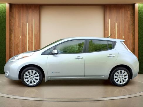 Used 2016 Nissan Leaf S w/ Charger Package FWD image 28
