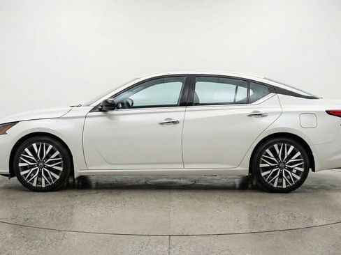 Used 2025 Nissan Altima 2.5 SV image 5