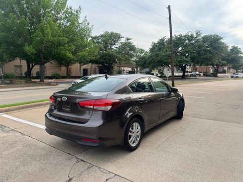 Used 2017 Kia Forte LX FWD image 8