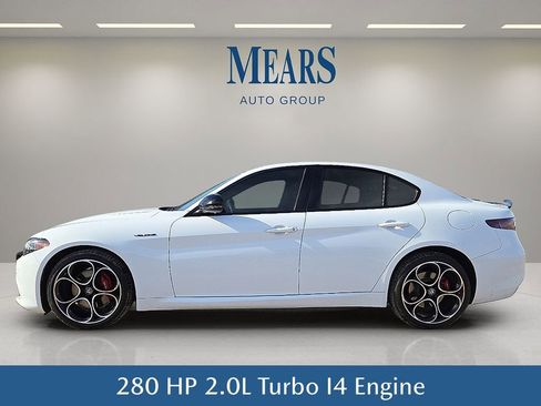 Used 2024 Alfa Romeo Giulia Veloce image 3