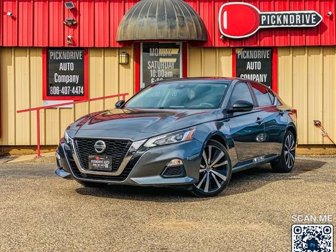 Used 2020 Nissan Altima 2.5 SR w/ Premium Package image 2