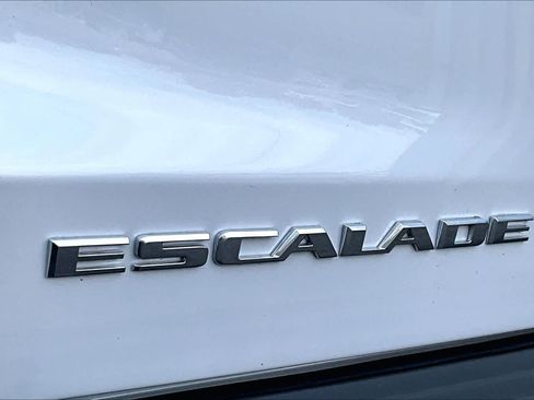 Used 2018 Cadillac Escalade Luxury image 9