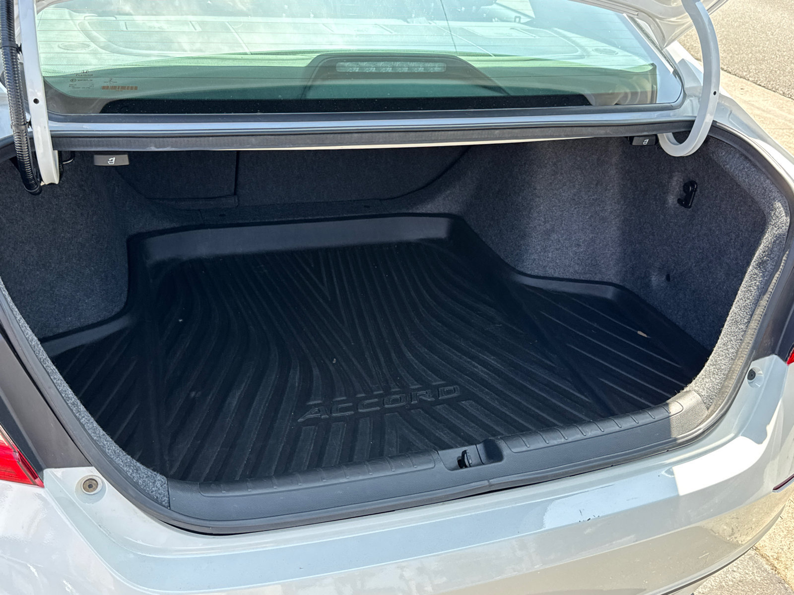 Used 2018 Honda Accord EX-L image 7