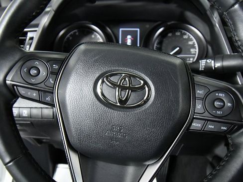 Used 2023 Toyota Camry SE image 2