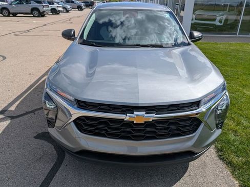 Used 2024 Chevrolet Trax LS FWD image 3
