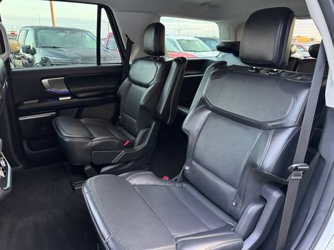 Used 2025 Ford Expedition Platinum AWD/4WD image 16