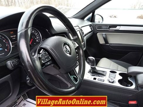 Used 2017 Volkswagen Touareg Wolfsburg Edition image 22