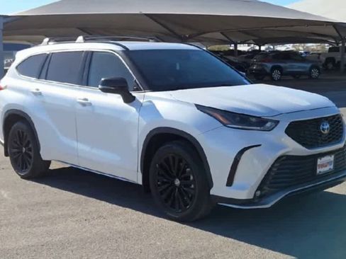 Certified 2023 Toyota Highlander XSE image 3