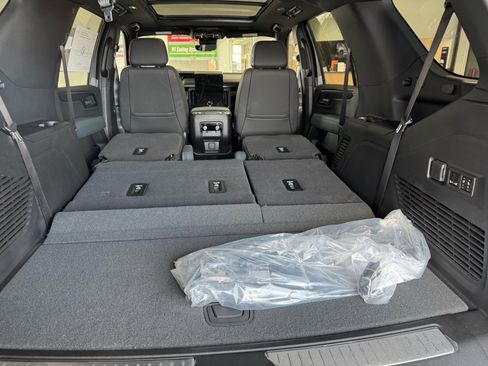 New 2026 GMC Yukon AT4 w/ AT4 Premium Package image 9