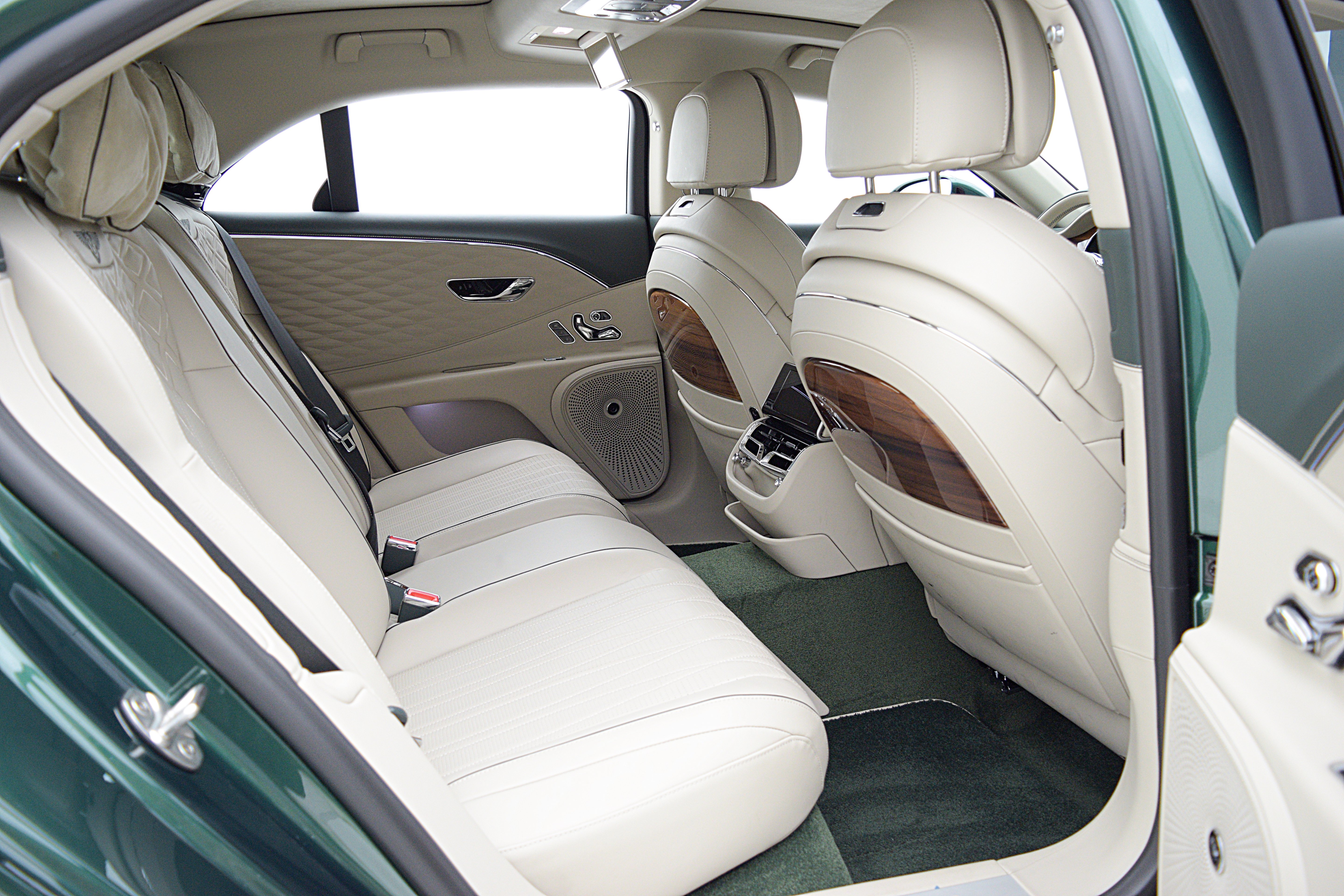 Certified 2022 Bentley Flying Spur V8 AWD/4WD image 34