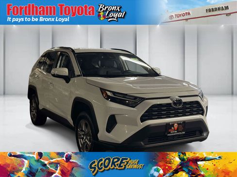 Used 2025 Toyota RAV4 XLE AWD/4WD image 1