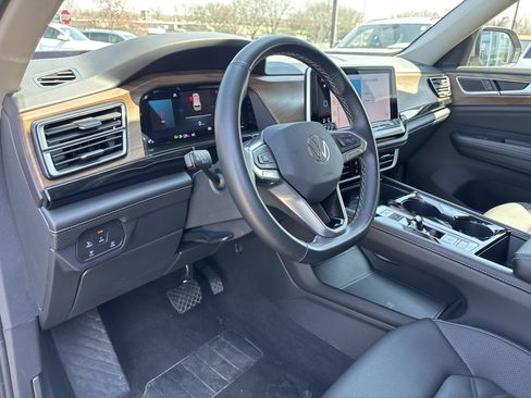 Used 2025 Volkswagen Atlas SE AWD/4WD image 19
