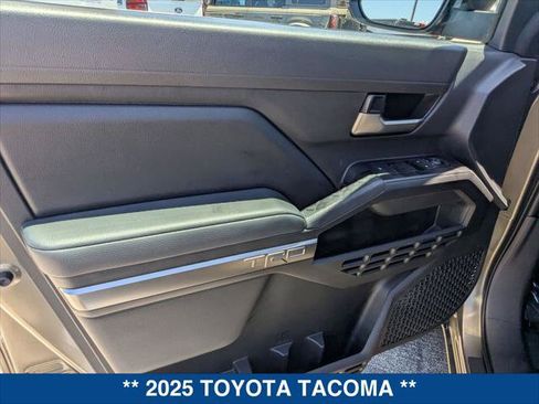 Used 2025 Toyota Tacoma TRD Sport AWD/4WD image 10
