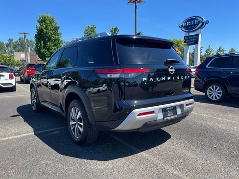 Used 2025 Nissan Pathfinder SL AWD/4WD image 3