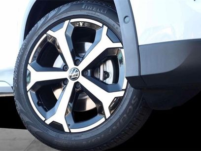 New 2025 Volkswagen Tiguan SE