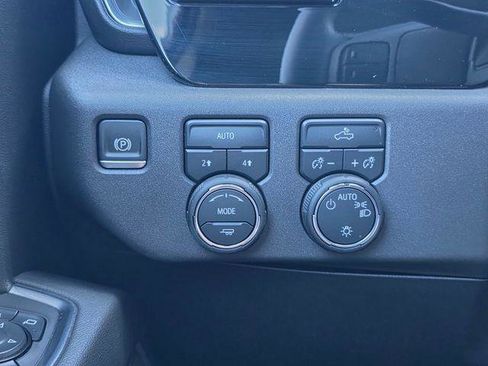 Used 2024 Chevrolet Silverado 1500 LT AWD/4WD image 31