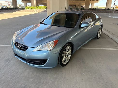 Used 2010 Hyundai Genesis 2.0T RWD image 2