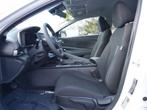 Used 2023 Hyundai Elantra SEL image 12