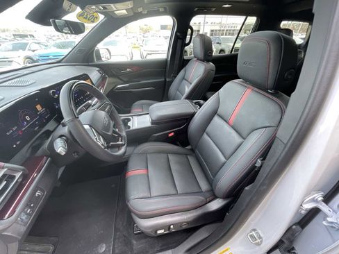 Certified 2024 Chevrolet Traverse RS image 19