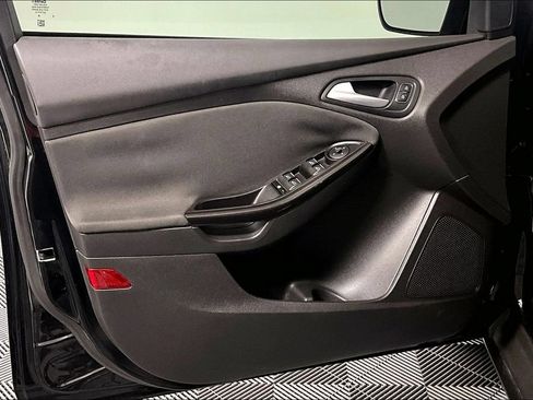 Used 2018 Ford Focus Titanium w/ Titanium Technology Package FWD image 23