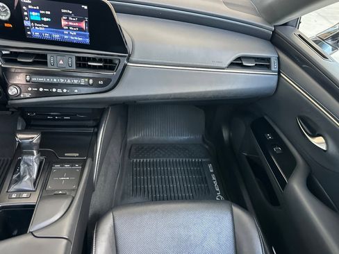 Used 2022 Lexus ES 300h w/ Accessory Package FWD image 27