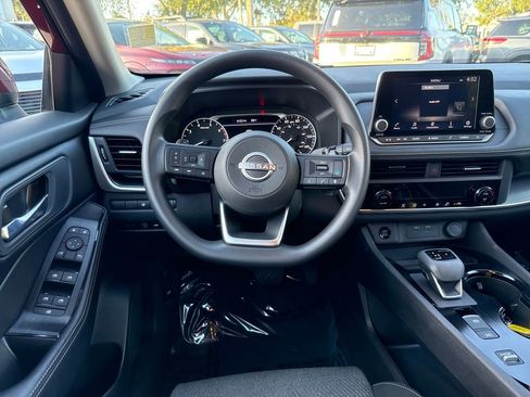 Used 2024 Nissan Rogue SV image 13