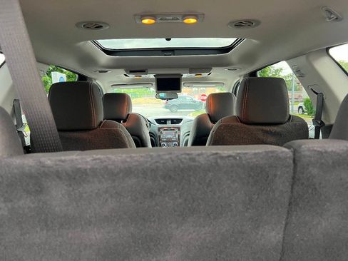 Used 2016 Chevrolet Traverse LT w/ Traveler's Package FWD image 16