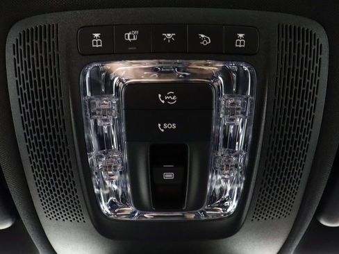 Used 2025 Mercedes-Benz GLB 250 4MATIC image 23