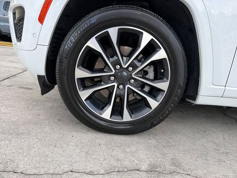 Used 2023 Jeep Grand Cherokee Overland AWD/4WD image 12