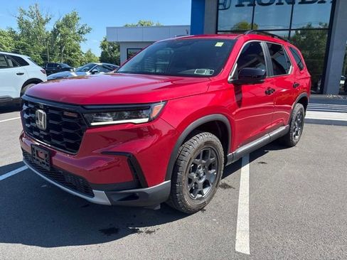 Certified 2025 Honda Pilot TrailSport image 2
