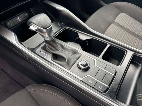 Used 2023 Kia Sorento LX image 22