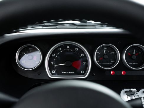 Used 2005 Ford GT RWD image 12