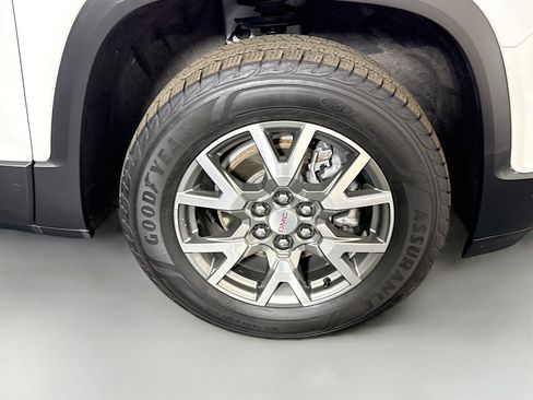 Used 2022 GMC Acadia SLE FWD image 32