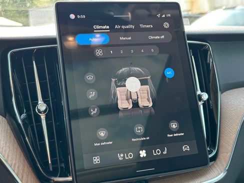 New 2026 Volvo XC60 B5 Plus w/ Climate Package image 28