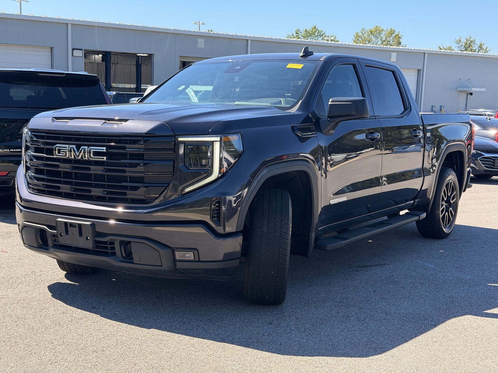 Used 2022 GMC Sierra 1500 Elevation w/ LPO, Elevation Black Package AWD/4WD image 7
