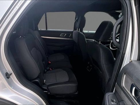 Used 2018 Ford Explorer XLT w/ Equipment Group 201A FWD image 20
