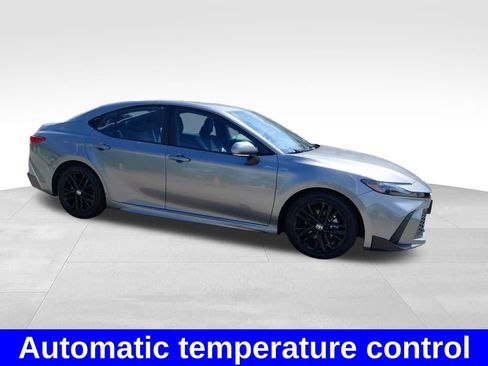 Used 2025 Toyota Camry Hybrid FWD image 7