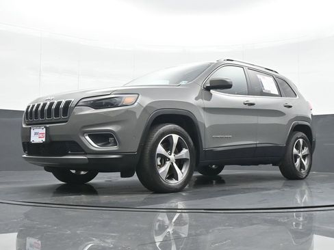 Used 2021 Jeep Cherokee Limited image 17