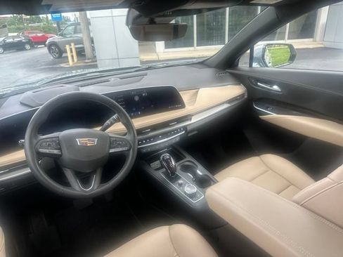 Used 2025 Cadillac XT4 Premium Luxury w/ Technology Package AWD/4WD image 8