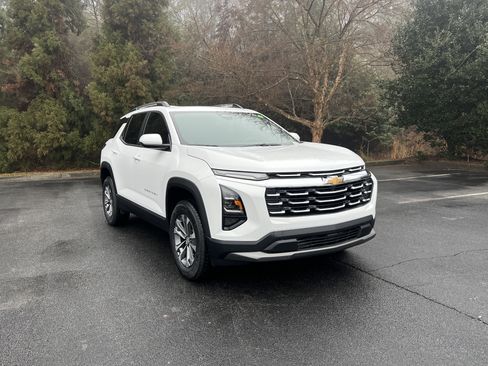 New 2026 Chevrolet Equinox LT image 2