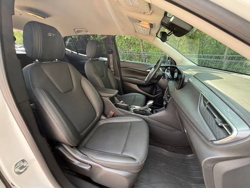Used 2024 Buick Encore GX Sport Touring w/ Advanced Technology Package FWD image 40