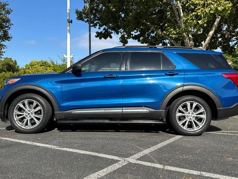 Certified 2021 Ford Explorer XLT RWD image 8
