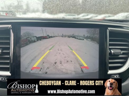 Used 2024 Chrysler Pacifica Touring-L image 28