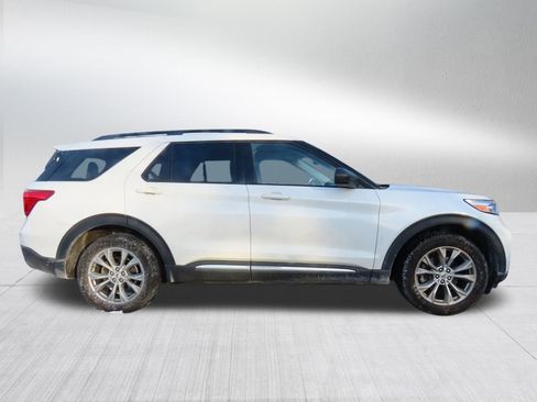 Used 2023 Ford Explorer XLT w/ Equipment Group 202A image 8